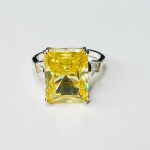 Sterling Silver Canary Yellow 10 Carat Stone